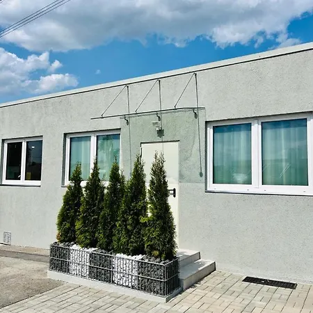 Neuwertiges Mit Schnellem Wlan, Netflix, Glasfaser, Kostenlose Privatparkplatz Auch Fuer Transporter Geeignet R21