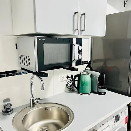 Appartement Neuwertiges Mit Schnellem Wlan, Netflix, Glasfaser, Kostenlose Privatparkplatz Auch Fuer Transporter Geeignet R21 *