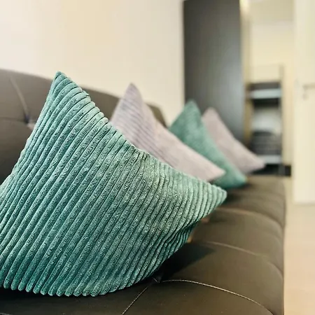 Neuwertiges Mit Schnellem Wlan, Netflix, Glasfaser, Kostenlose Privatparkplatz Auch Fuer Transporter Geeignet R21 * Freiberg am Neckar