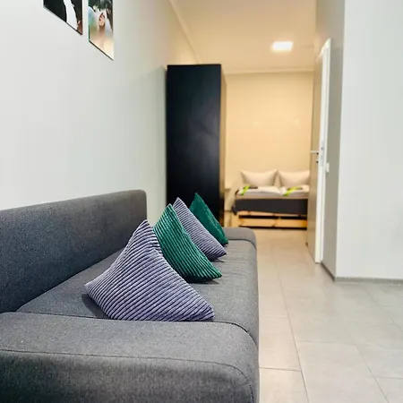 Neuwertiges Mit Schnellem Wlan, Netflix, Glasfaser, Kostenlose Privatparkplatz Auch Fuer Transporter Geeignet R21 Фрайберг-ам-Неккар